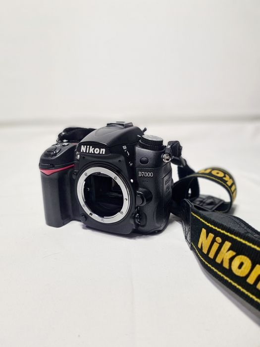Corpo Nikon D7000 Digital (Apenas 3799 disparos!) + Bolsa e Acessórios