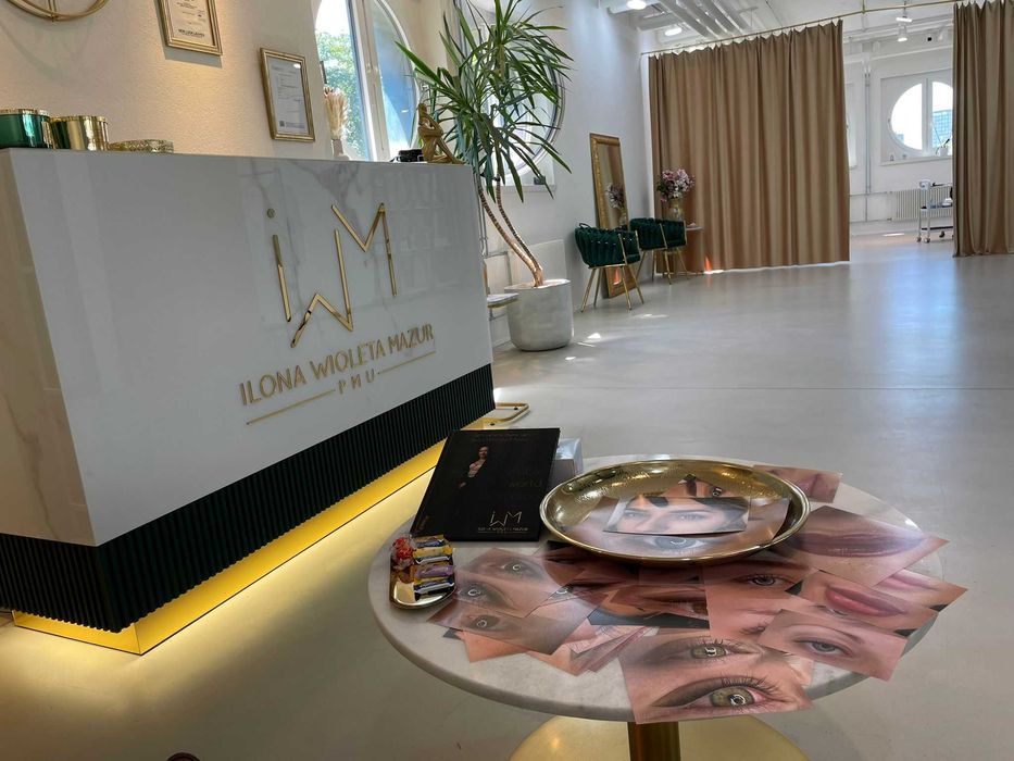 Lada recepcja logo biurko