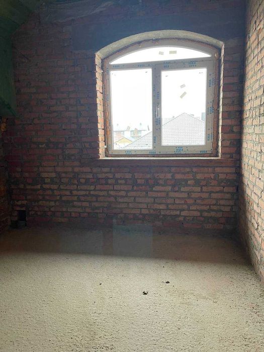 Продаж готового будинку з ділянкою та гаражем !