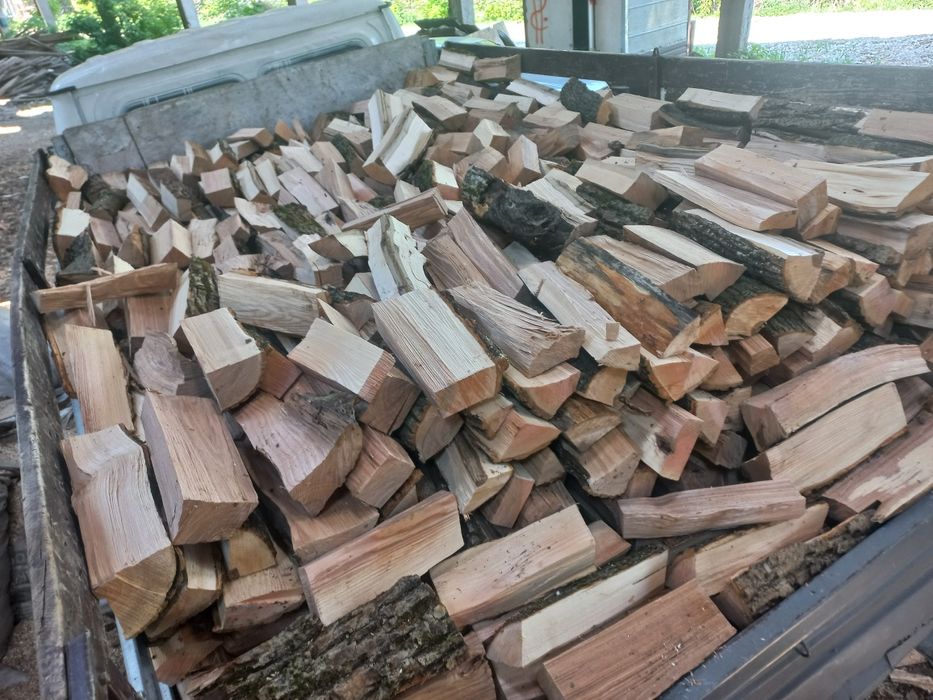 Дрова твердих порід дуб та ясен колоті укладені з доставкою