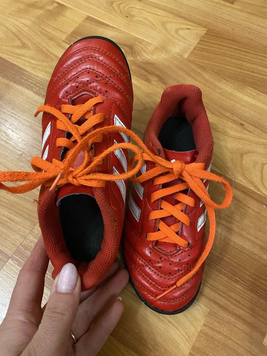 Червоні шкіряні яскраві бутси сороканіжки копачки Adidas 30,5 розмір