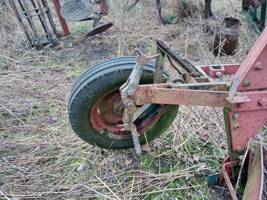 Pług 3 skibowy obrotowy na płaskowniku na 1 wąż