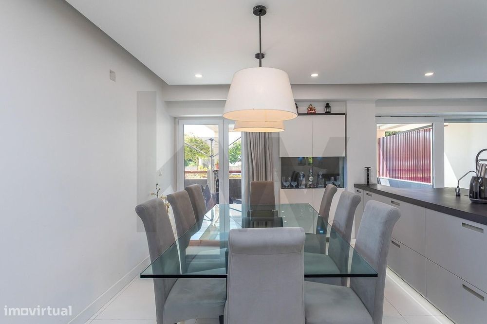 Apartamento T4 |  Parque dos Poetas l Terraço  com 50m2 e Box com  2 l