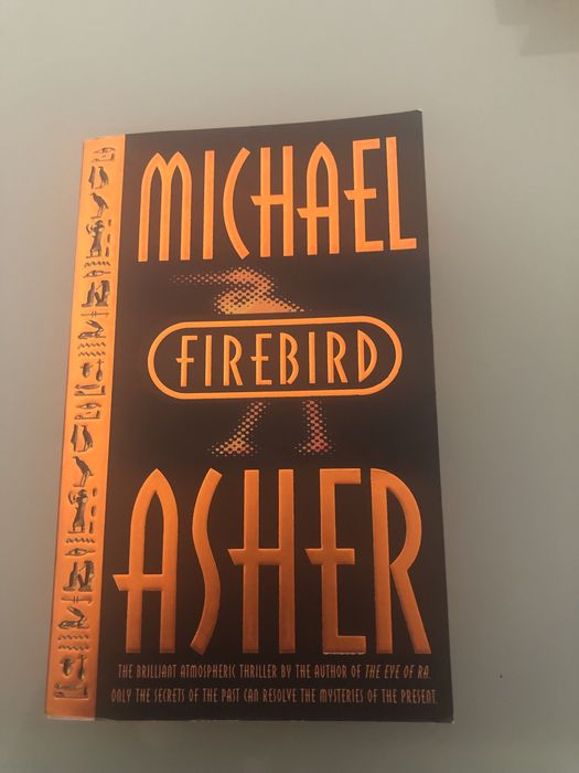 Livro “Firebird” de Michael Asher em ingles