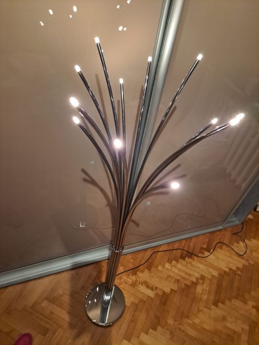 IKEA Hovnäs hromowana lampa podłogowa LED – regulowana