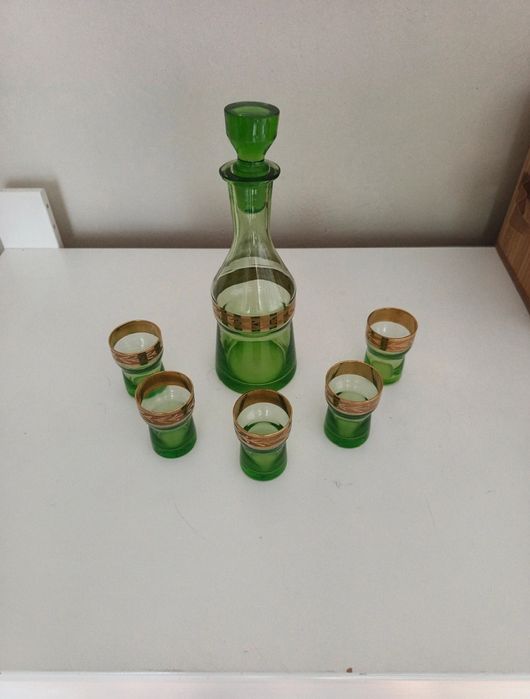 Szklana zastawa z czasów PRL