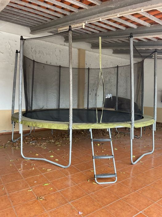 Trampolim como novo