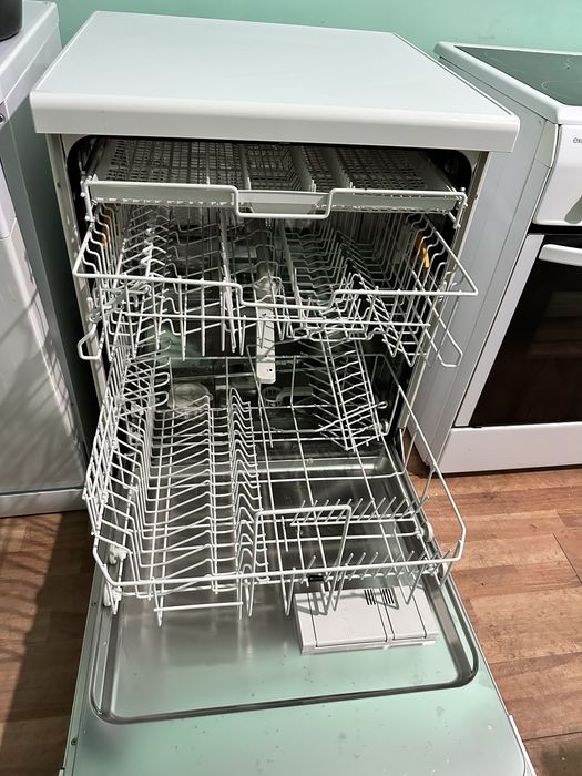 Посудомийна машина Miele