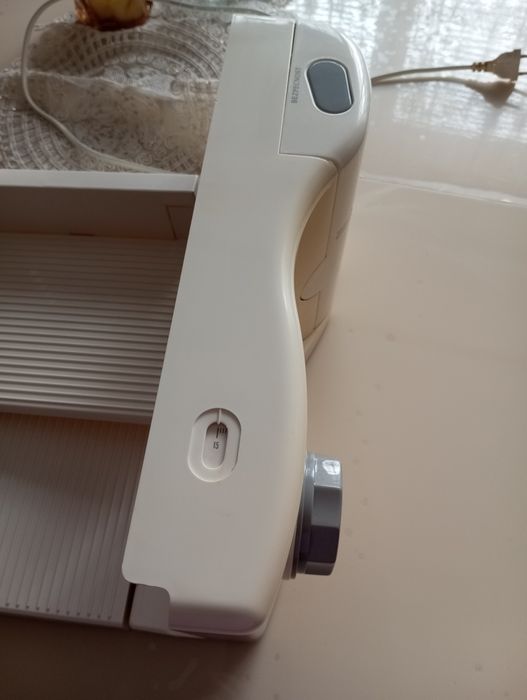 Електрична овочерізка (овочі, фрукти, сир, хліб)