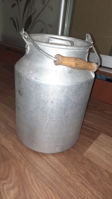 Продам алюминиевый бидон 10л