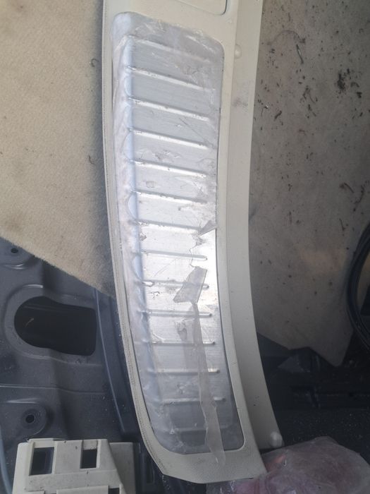 Накладка обшивка задньої панелі багажного відсіку Infinity FX S51 08-