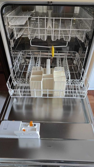 Máquina Bauknecht a funcionar perfeitamente