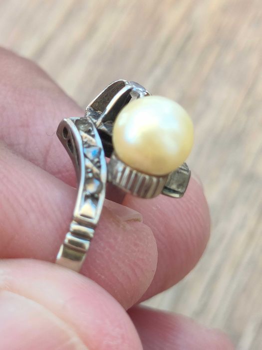 Anel de noivado antigo