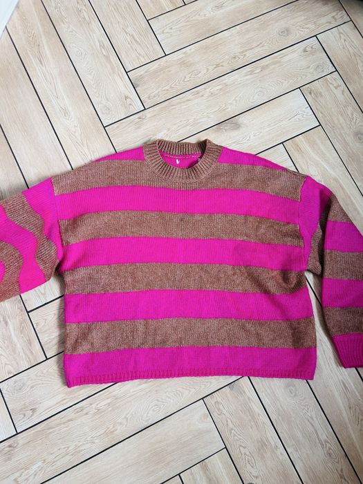 Cieply sweter w paski