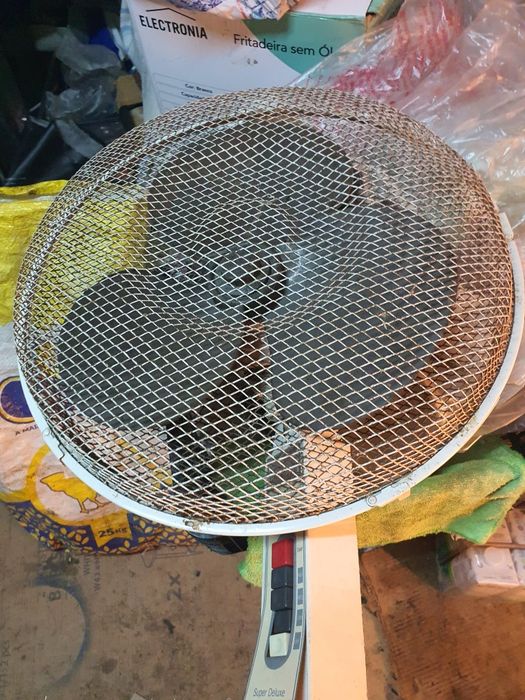 Diversos ventiladores usados