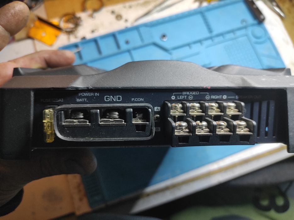 Автомобильный усилитель Kenwood 500Вт.Наложка