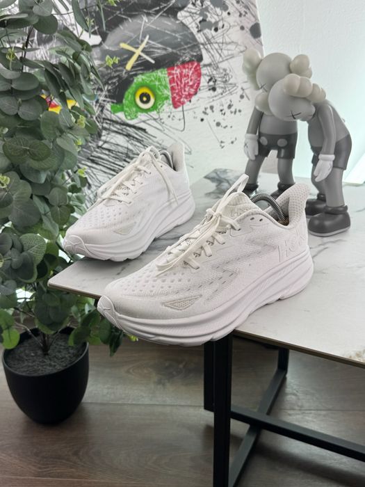 Кросівки Hoka Clifton 9 42 розмір Е13272