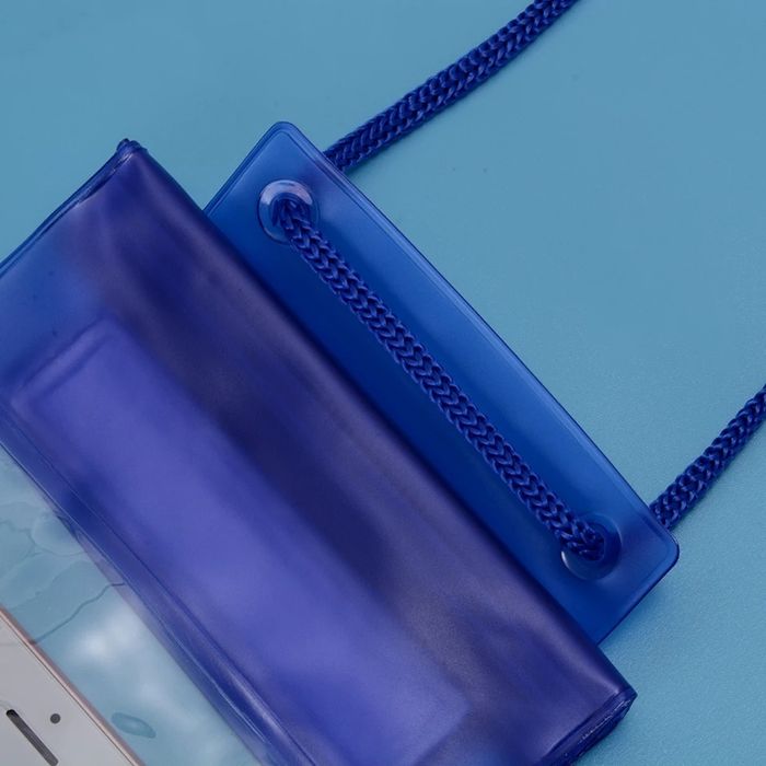 Водонепроницаемый чехол на телефон диагональю до 6,5 дюйма.