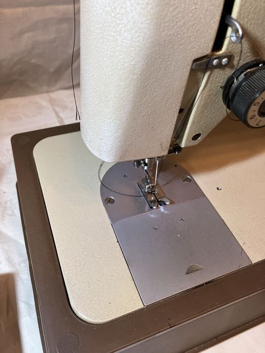 Maszyna do szycia Łucznik 702 walizka Tur2 plus 100 igieł