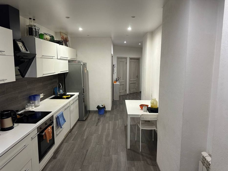 Кімната Позняки для дівчини без власників  є генератор для ліфту