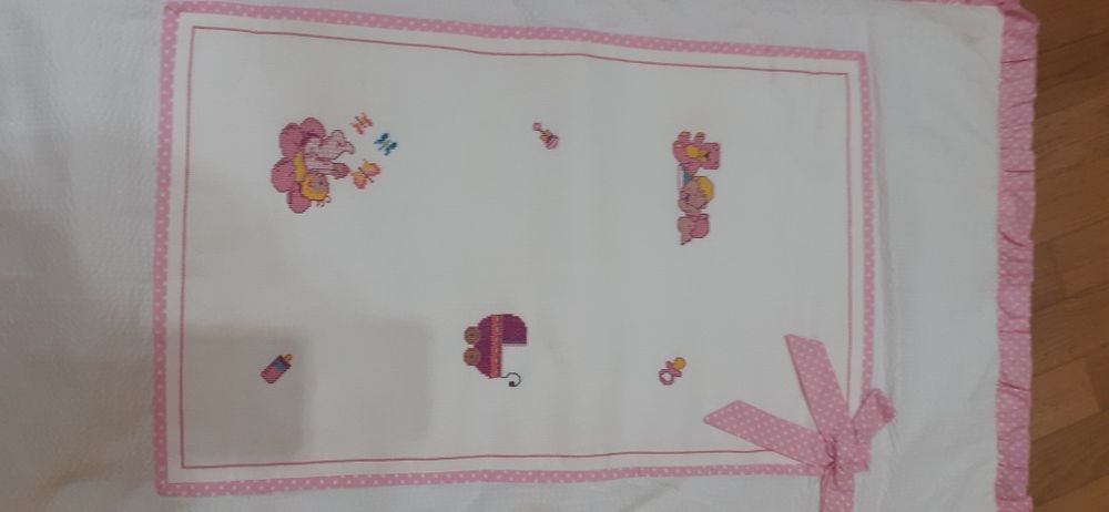 Edredão para berço de bebé menina