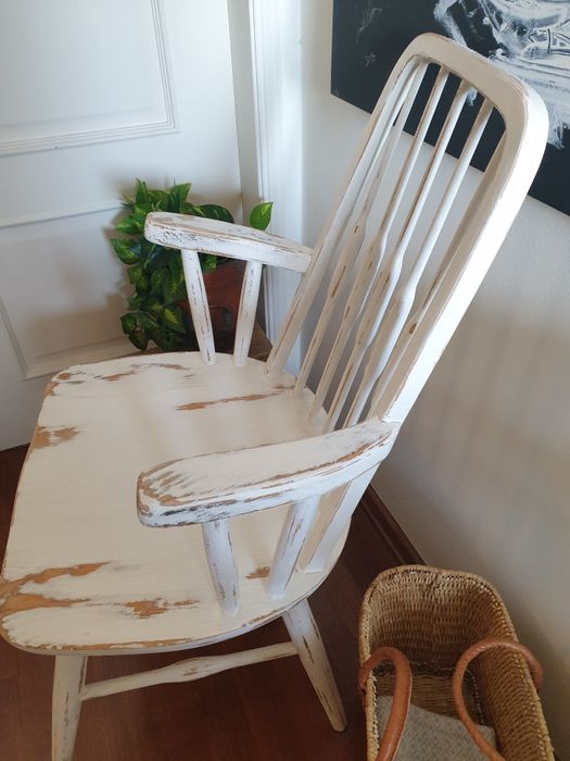 Cadeirão de madeira 
Wooden arm chair with count