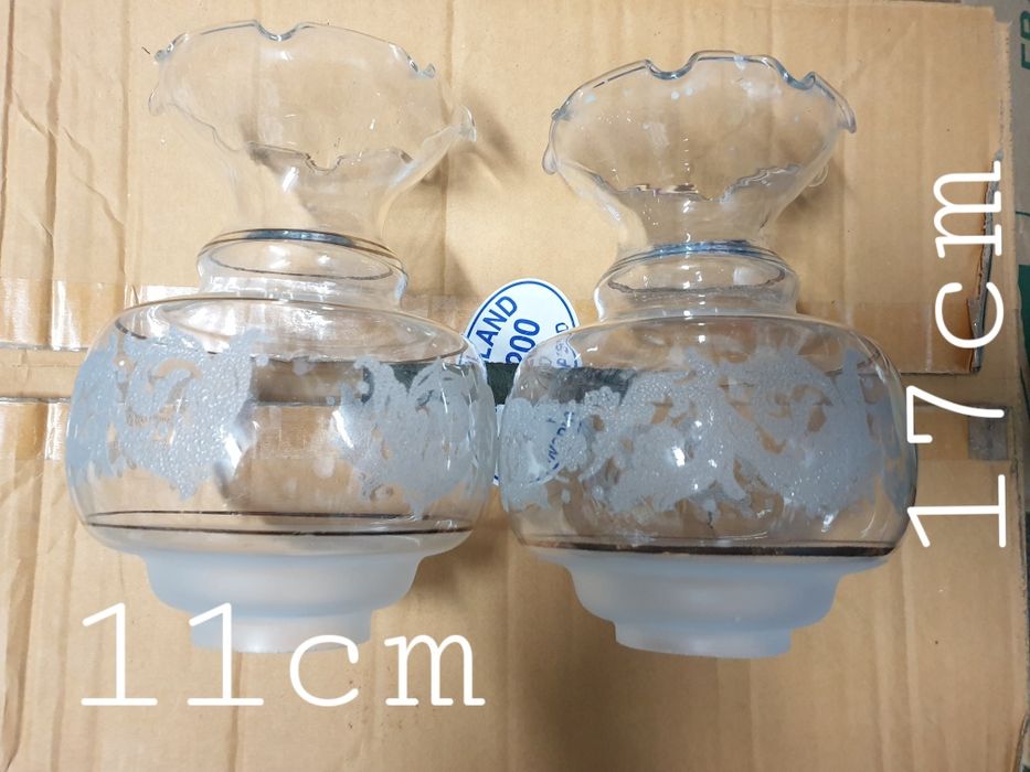 Diversos globos de candeieiros antigos