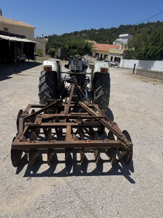 Ford 3600 com grade discos