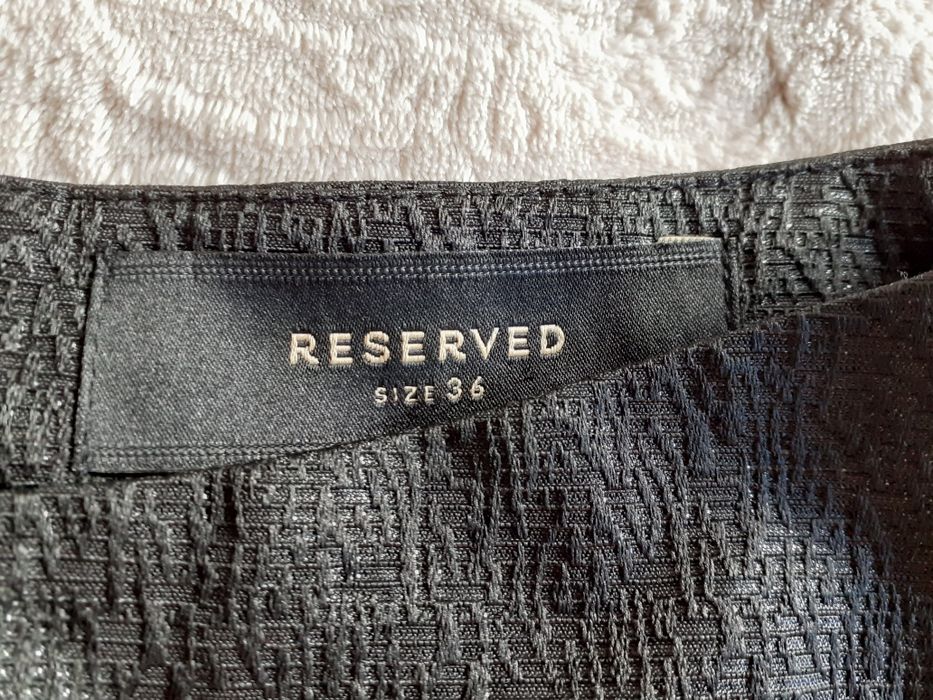 Spódniczka Reserved z połyskującego materiału rozm 36