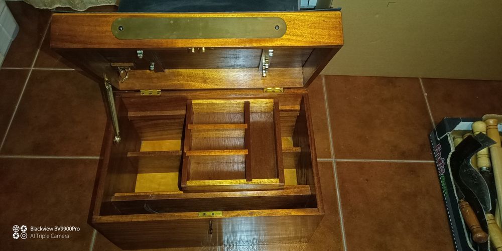 São duas caixas mas posso vender á unidade