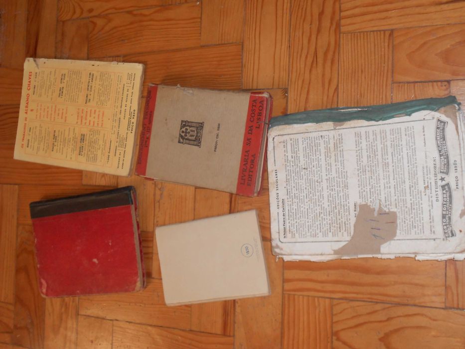 Livros escolares muito antigos geografia, frances, ingles