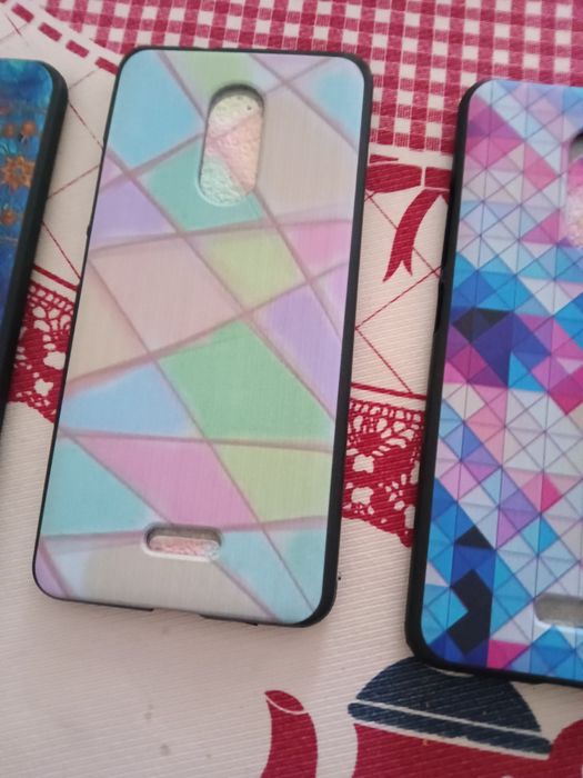 5 capas novas 2€ cada nunca usadas por 5€ tudo