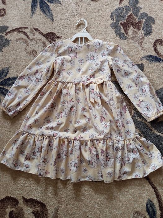 Продам плаття на дівчинку.