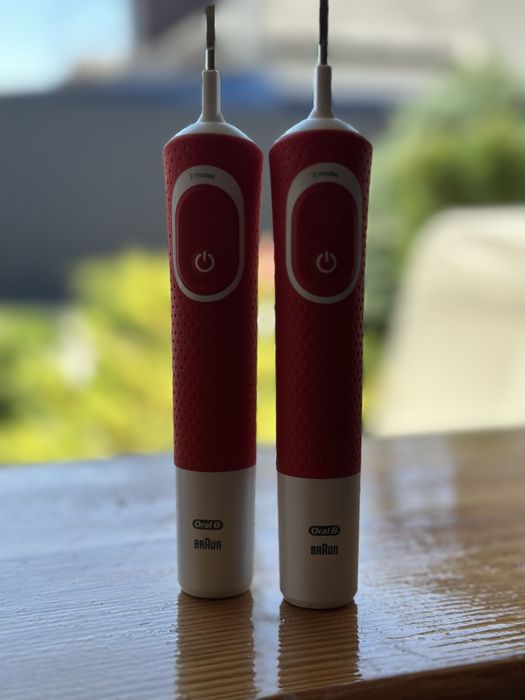 Дитяча електрична зубна щітка Oral-B kids Braun 3+ ідеальний стан з зарядним та футляром