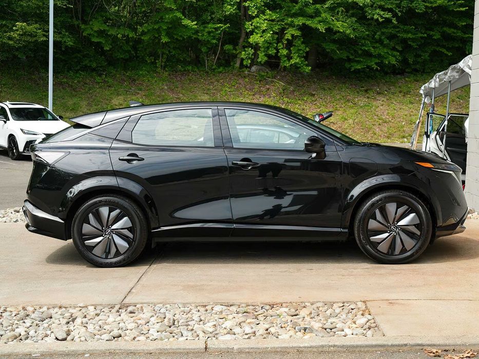 Nissan Ariya      2024