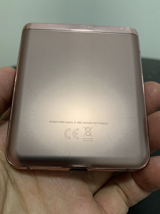 Samsung Galaxy Z Flip 5G 256 gb під відновлення