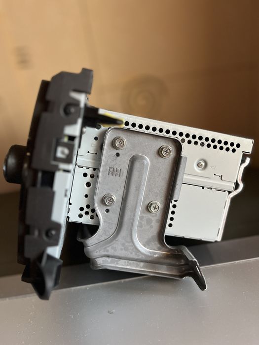 Продам оригінальну магнітолу для Toyota Sienna III