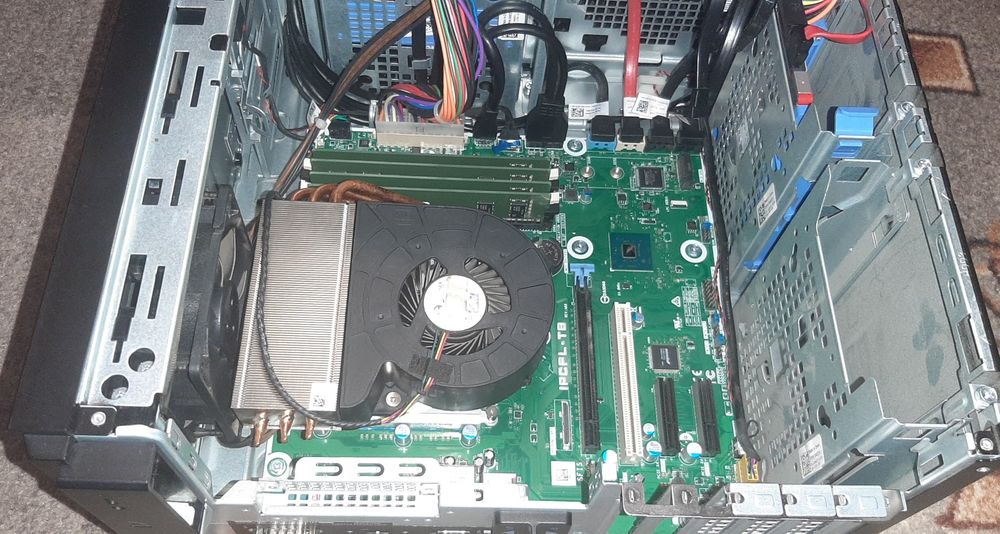 Робоча станція DELL Precision 3630 з рідким процесором E2186G