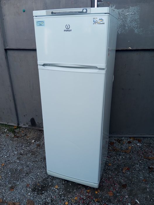 Холодильник Индезит 167 см.Недорого.