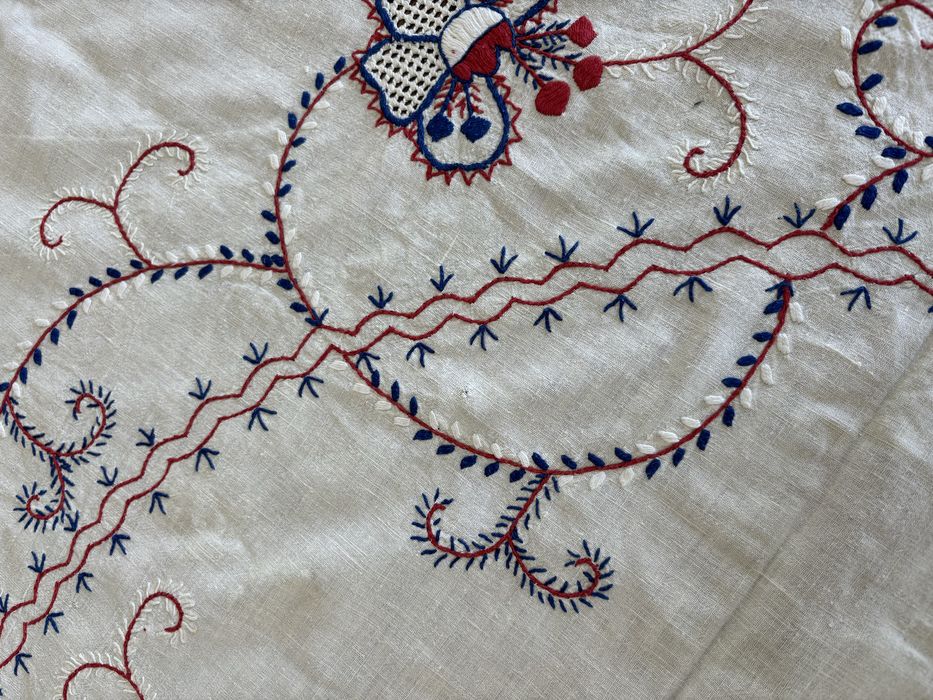 Toalha de mesa em linho com bordado feito à mão de Viana do Castelo 145x209
