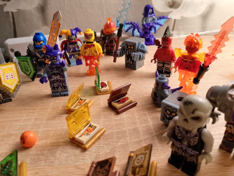 Лего фігурки різних серій