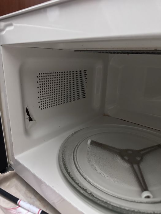 Microondas usado, mas funcional