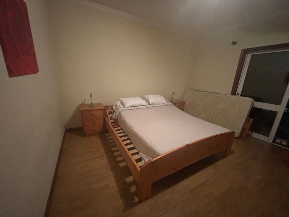 Cama com estrado articulado