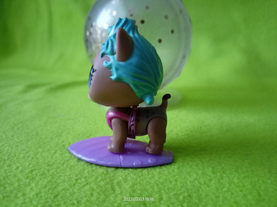 Lalka LOL piesek na desce surfingowej