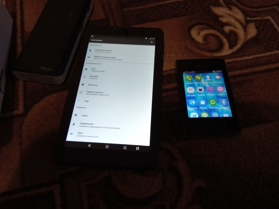 Планшети 2, і телефон в один лот