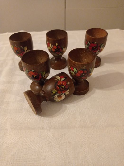 6 drewnianych kieliszków do jajek