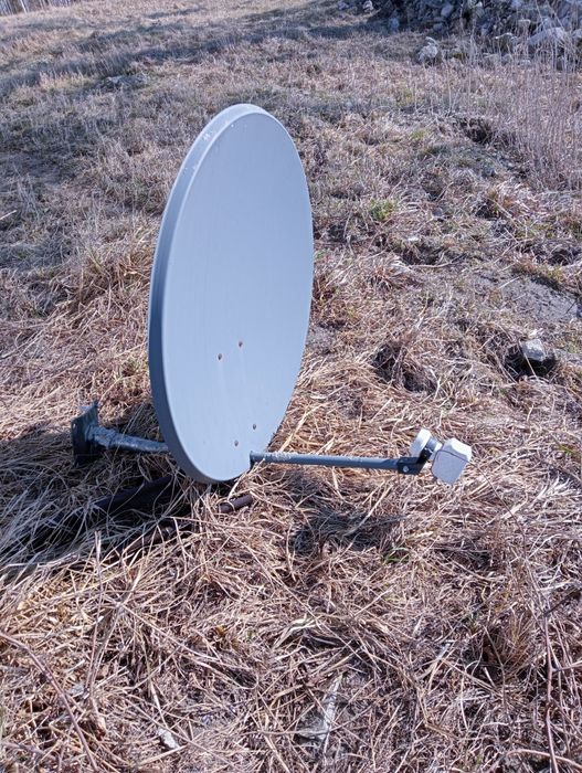 Antena satelitarna , uchwyt mocujący , konwerter x4