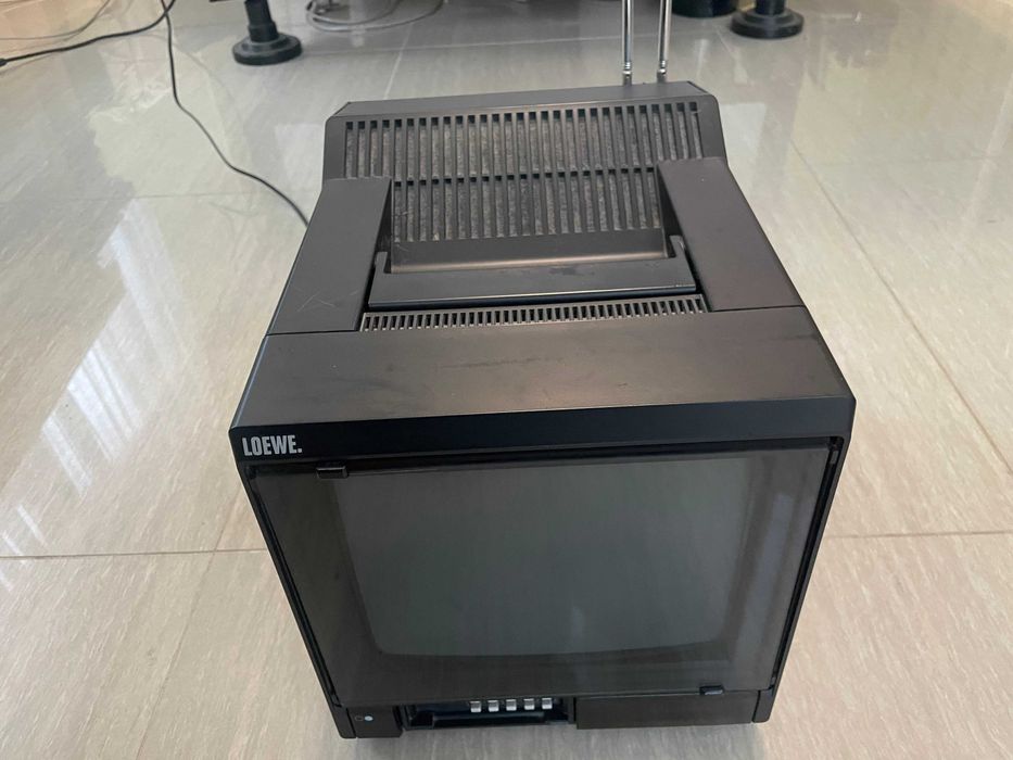 Телевізор loewe profi m10