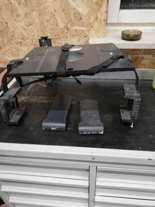 Uchwyt na monitor/telewizor