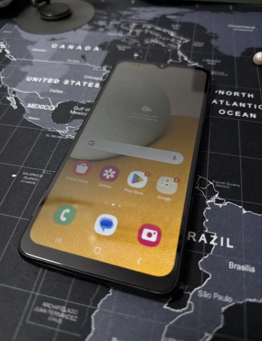 Vendo Samsung Galaxy A13 5G, em bom estado e totalmente funcional.